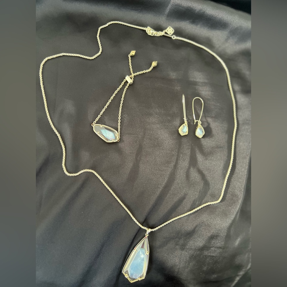 Kendra Scott Gold-Tone Clear Crystal Lilith Pendant Necklace Set - Picture 11 of 12